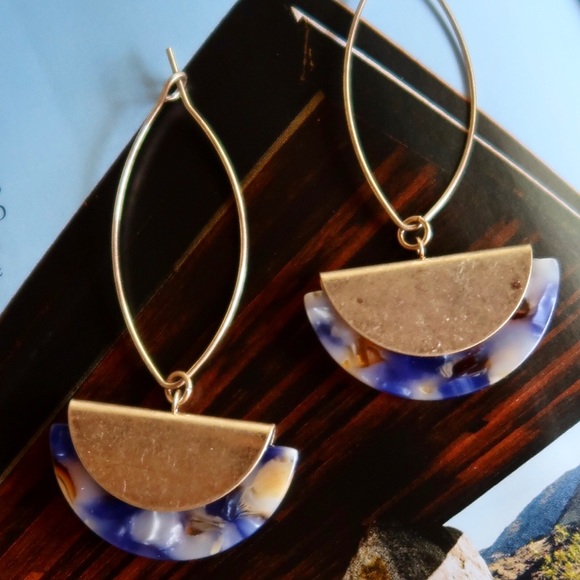 ELLIE- Marble Inspired Half Circle Earrings - Picture 3 of 6